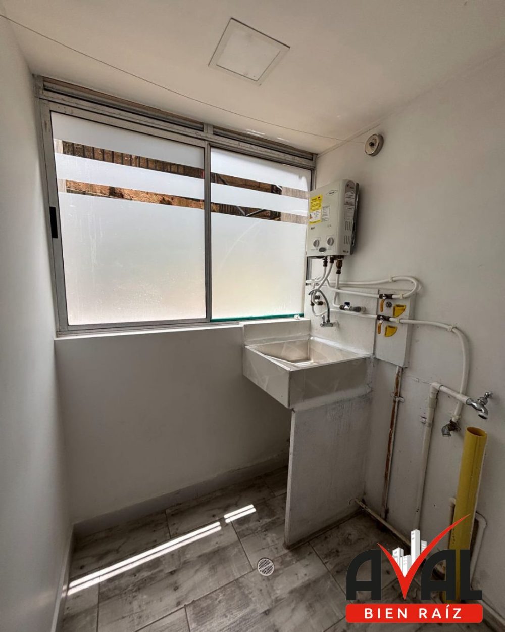 e96cad1a-965a-4496-8e61-265db6a20875